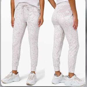 Lululemon Ready to Rulu Crushed Velvet Lightweight Joggers